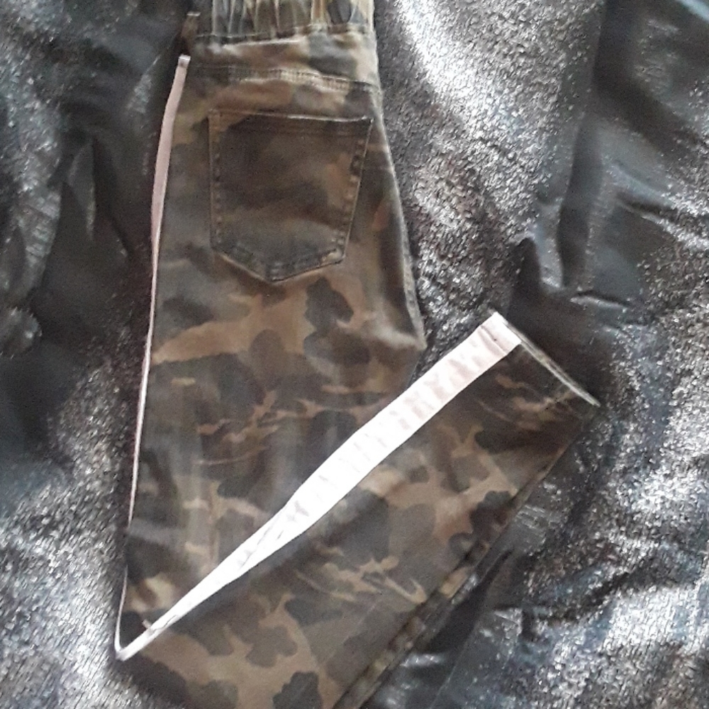 #fashionnova  Camouflaged pants